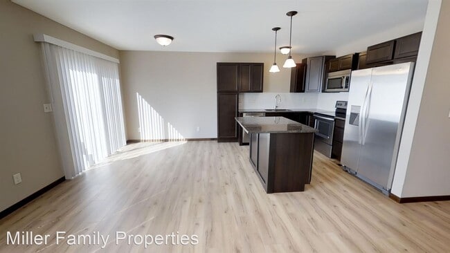 Building Photo - 4 br, 3.5 bath House - 8790 Harry St.