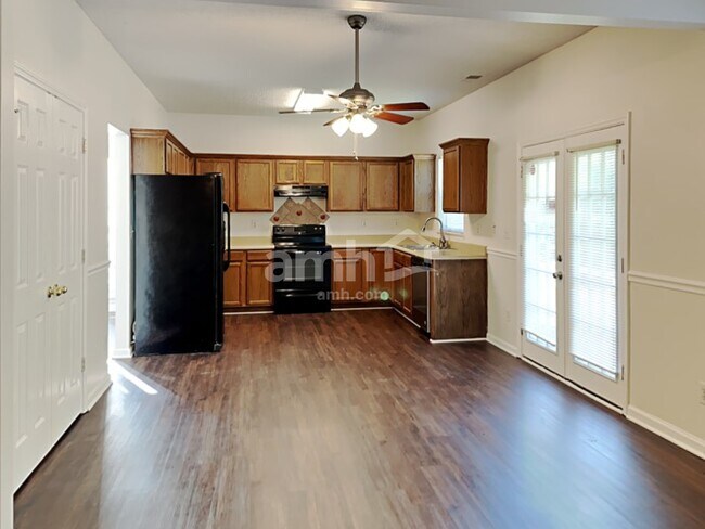 Foto del edificio - 2301 Waters Trail Dr