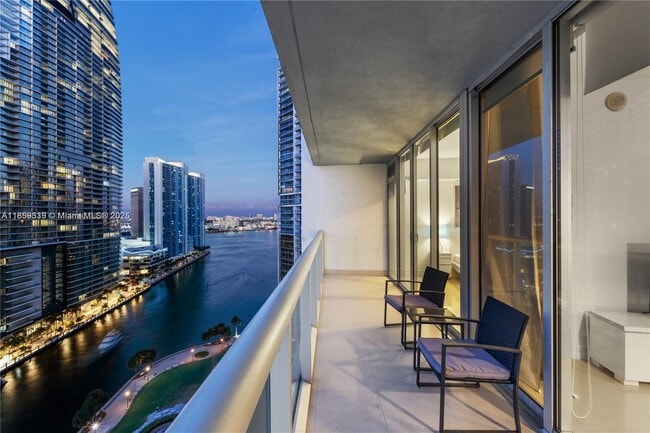 Building Photo - 485 Brickell Ave