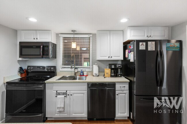 Building Photo - RT 05305