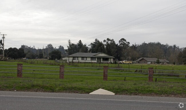 Building Photo - 10345 Old Redwood Hwy