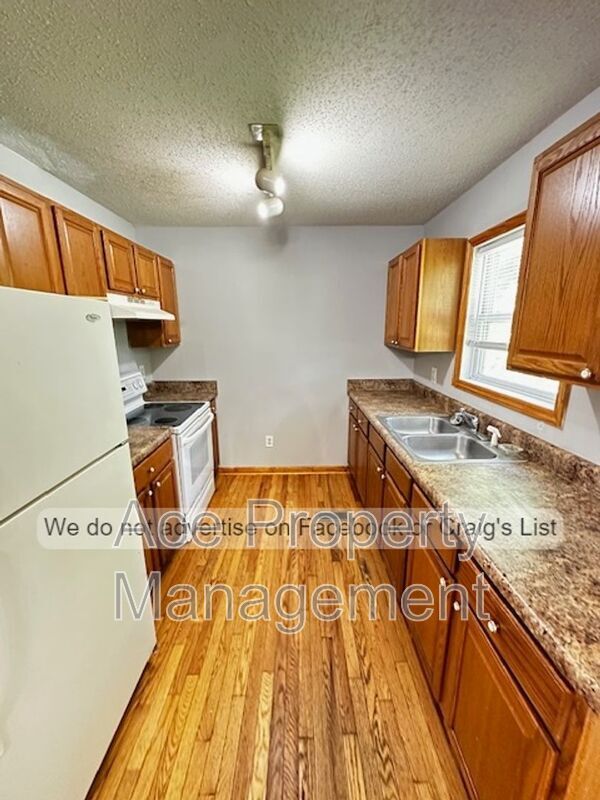 Building Photo - 413 Maple Ave