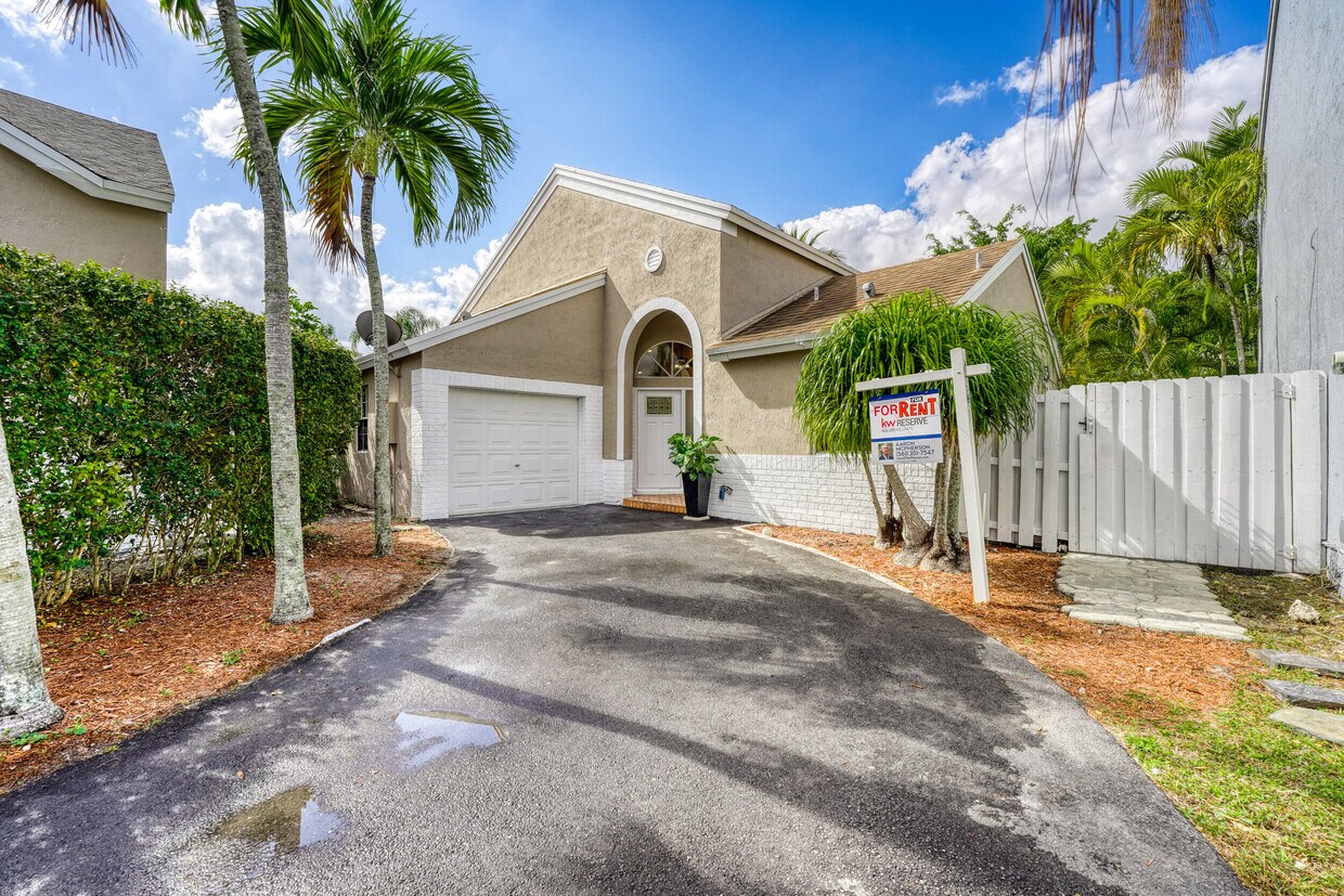 10791 SW 10th Pl, Davie, FL 33324 House Rental in Davie, FL