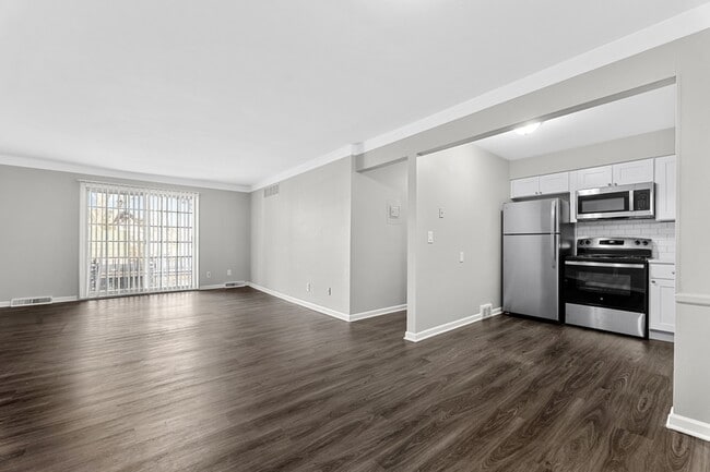 Foto del edificio - 24360 E River Rd