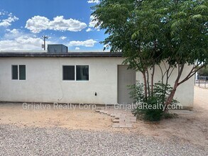 Building Photo - 2924 N Winstel Blvd