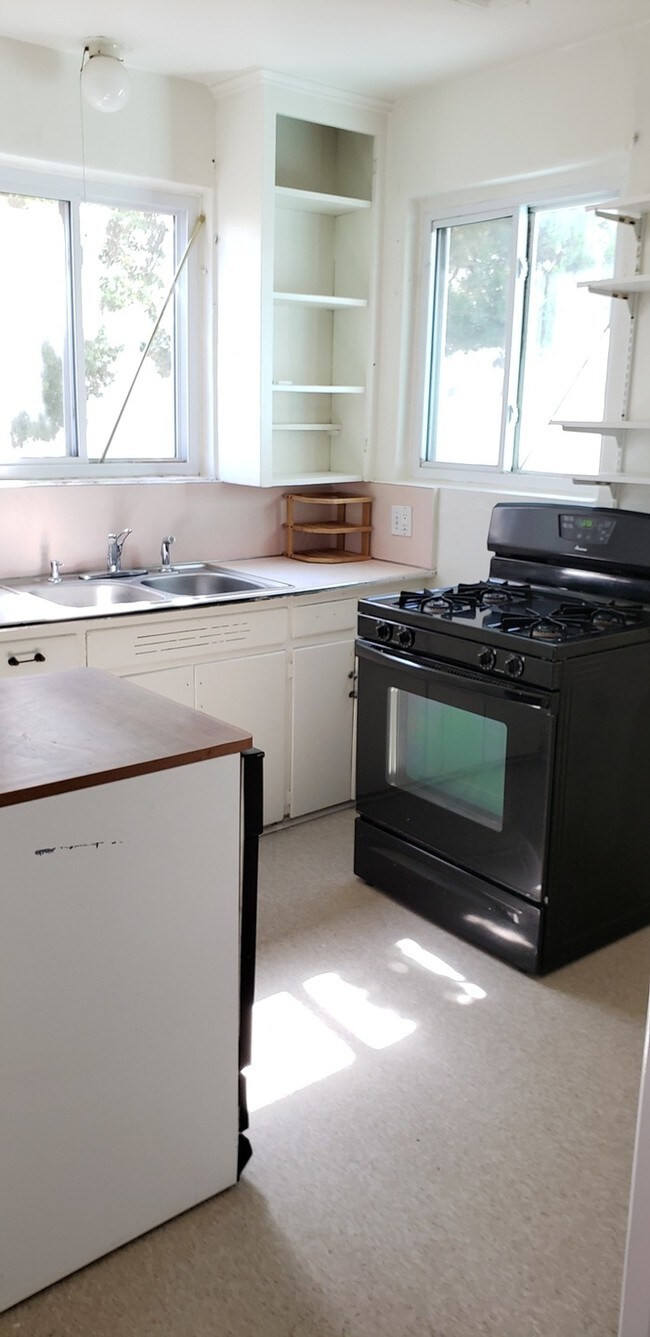 Building Photo - 2128 Coal Ave, Apt A
