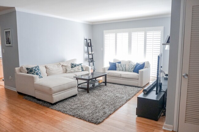 Livingroom - 12955 Riverside Dr