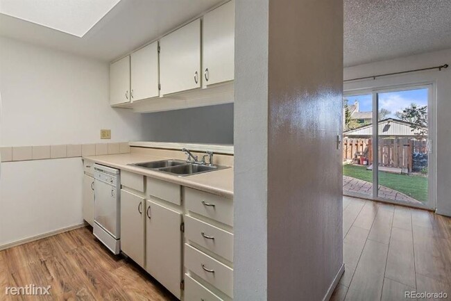 Foto del edificio - 6009 Yarrow St