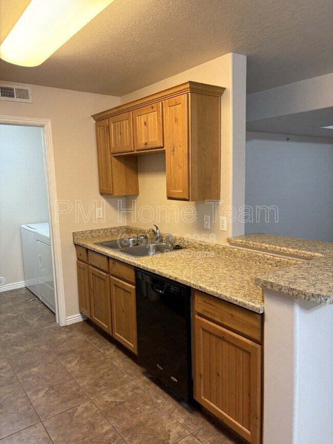 Foto del edificio - 2510 Charleston Ave