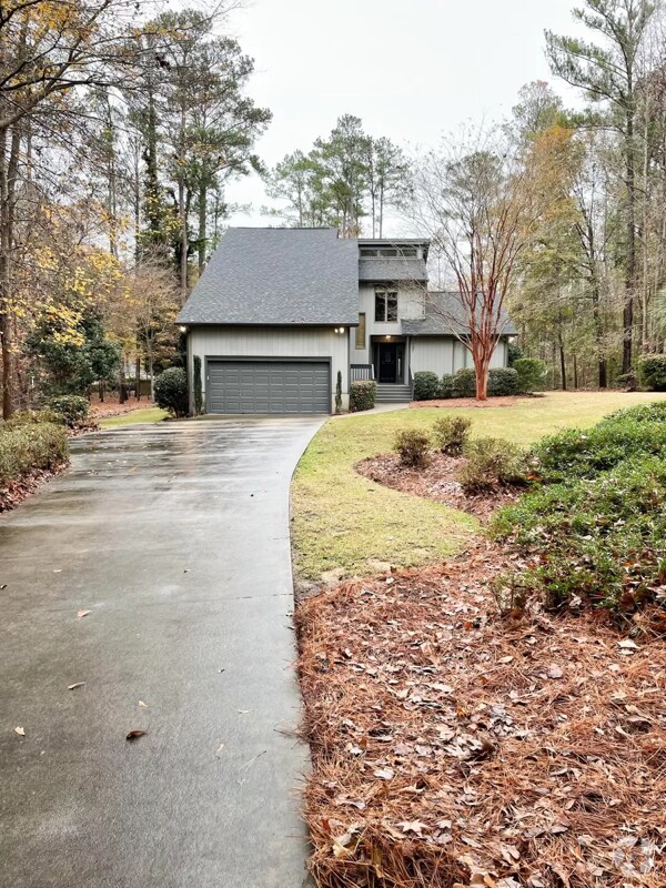 Hallmark Shores Apartments for Rent with Hardwood Floors Lexington