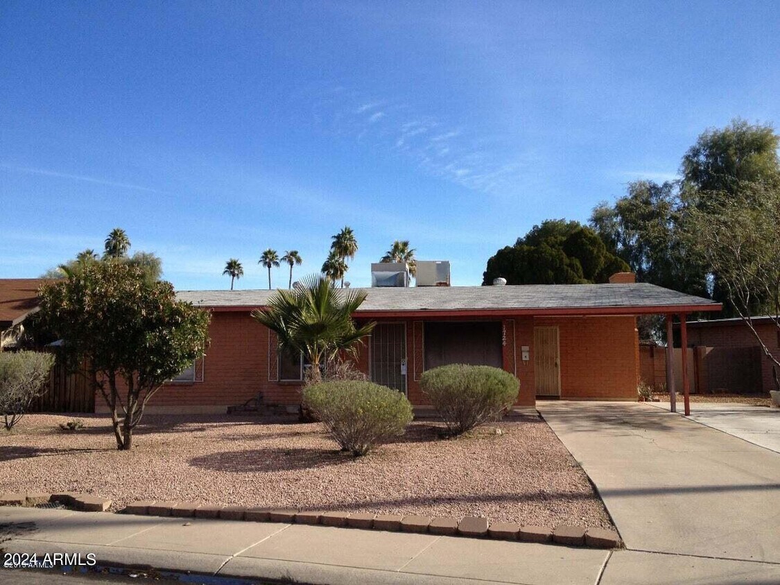 Foto principal - 1724 E Campus Dr