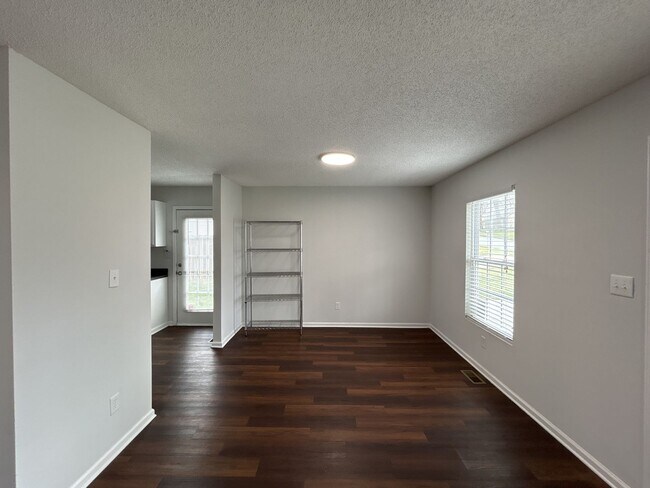 Foto del edificio - T.R. Lawing Realty Property