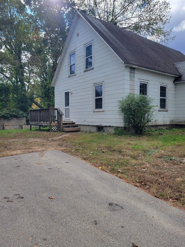 109 Ferry St, Hudson, NH 03051 Condo for Rent in Hudson, NH