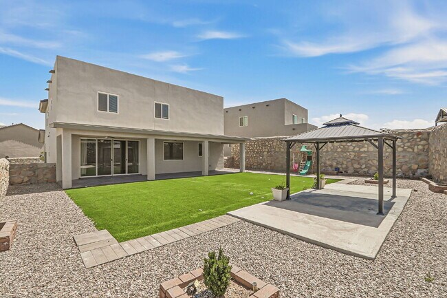 Building Photo - 3 bedroom with flex room available in Horizon City