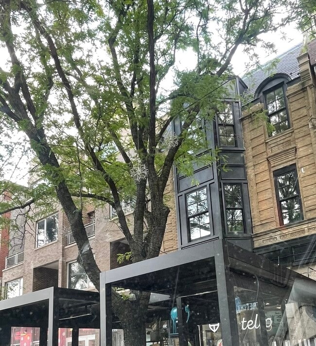Building Photo - 1746 W Division St