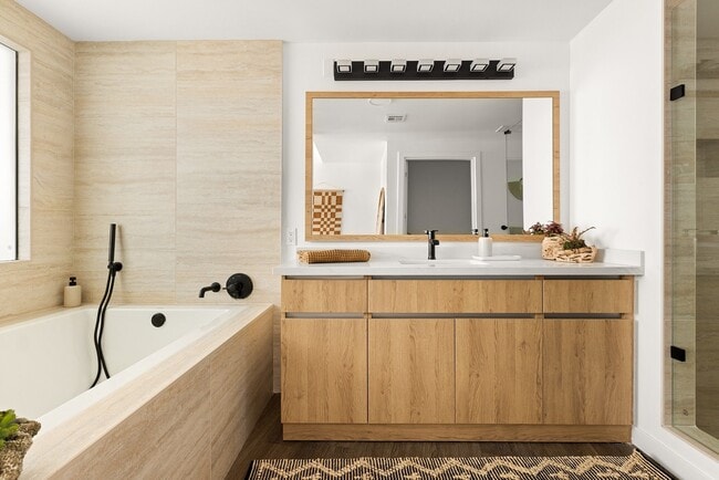 Foto del edificio - Eddy Redondo Residences