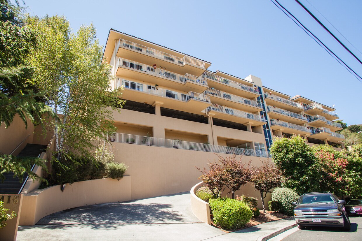 Building Photo - 416 Portofino Dr