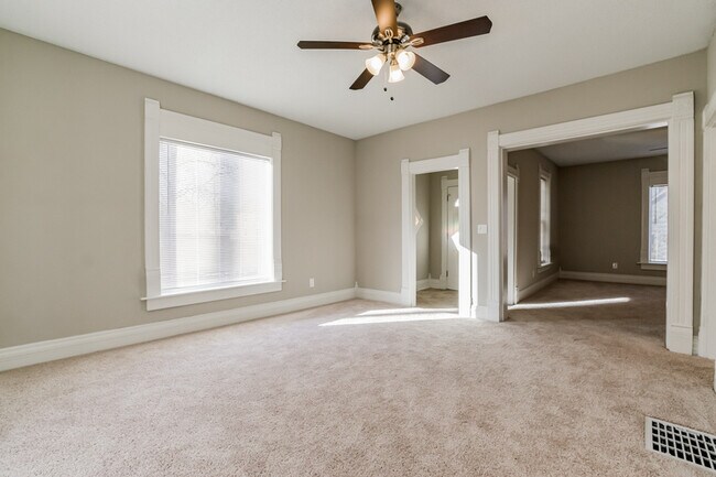 Building Photo - 607 Maple St