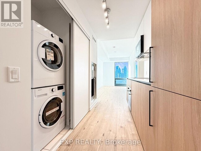 Building Photo - 35 Parliament St