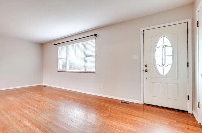 Building Photo - Beautiful 4 bedroom, 2 bath home for rent!