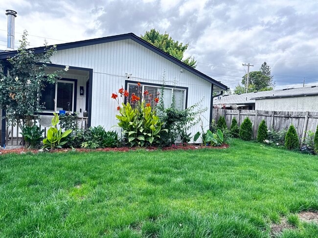 Building Photo - 505 S Chehalem St