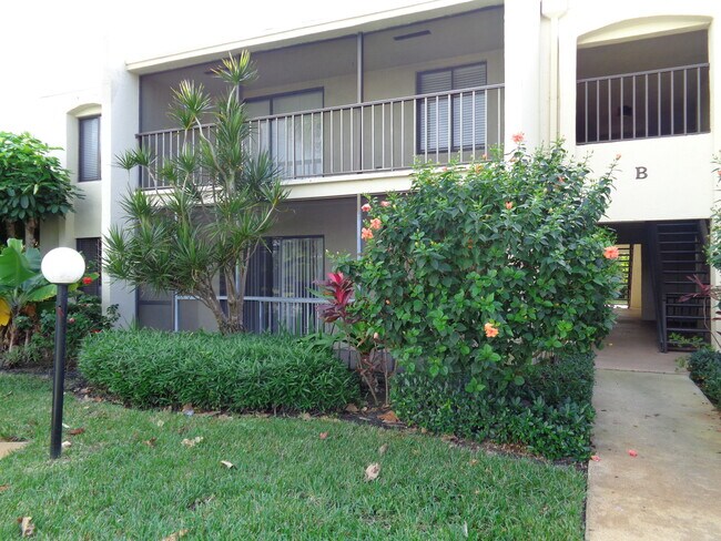 OUTSIDE UNIT - 150 Pineview Rd Apartment