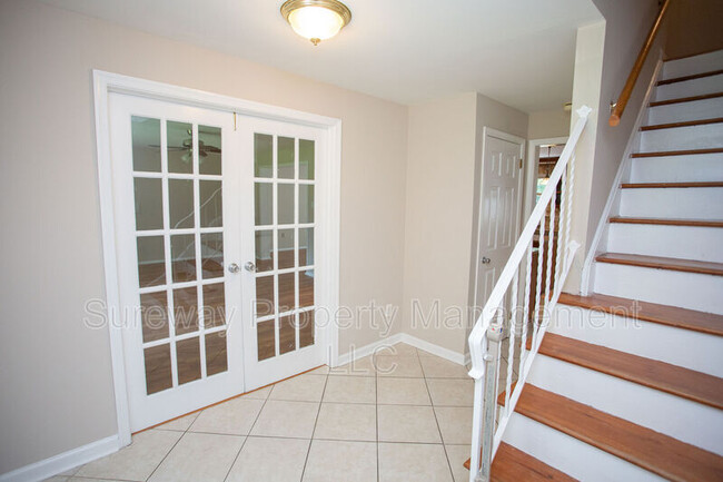 Building Photo - 13 Wicklow Dr