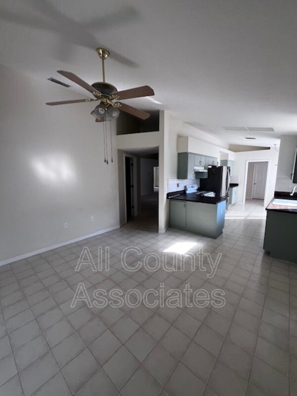 Building Photo - 7839 Primula Ln