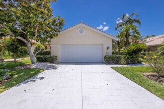 Building Photo - 6623 Oakbrooke Cir