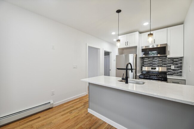 Building Photo - 518 51st St