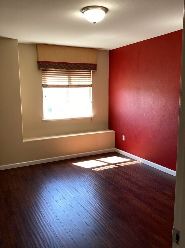 Foto del edificio - 4 Bedroom 3 bath with solar