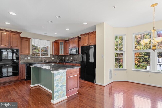 Building Photo - 255 Mohegan Dr