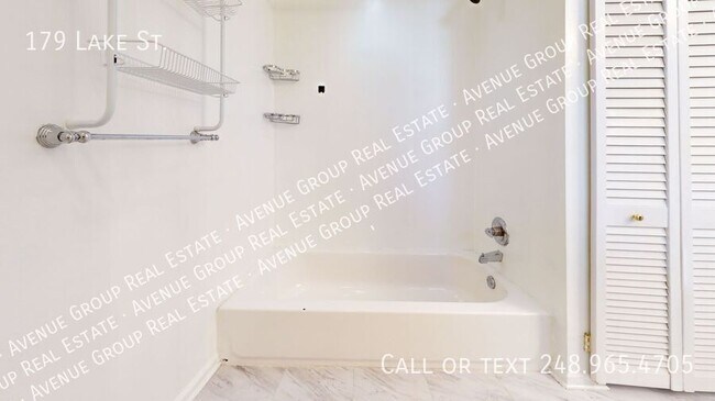 Foto del edificio - 179 Lake St