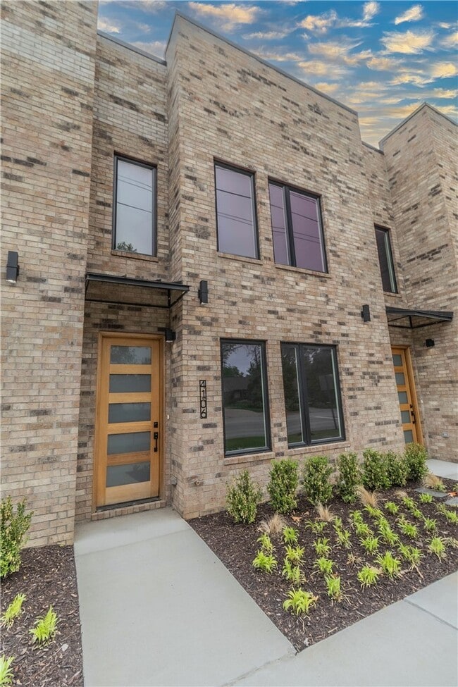 Building Photo - 4106 W Olive St