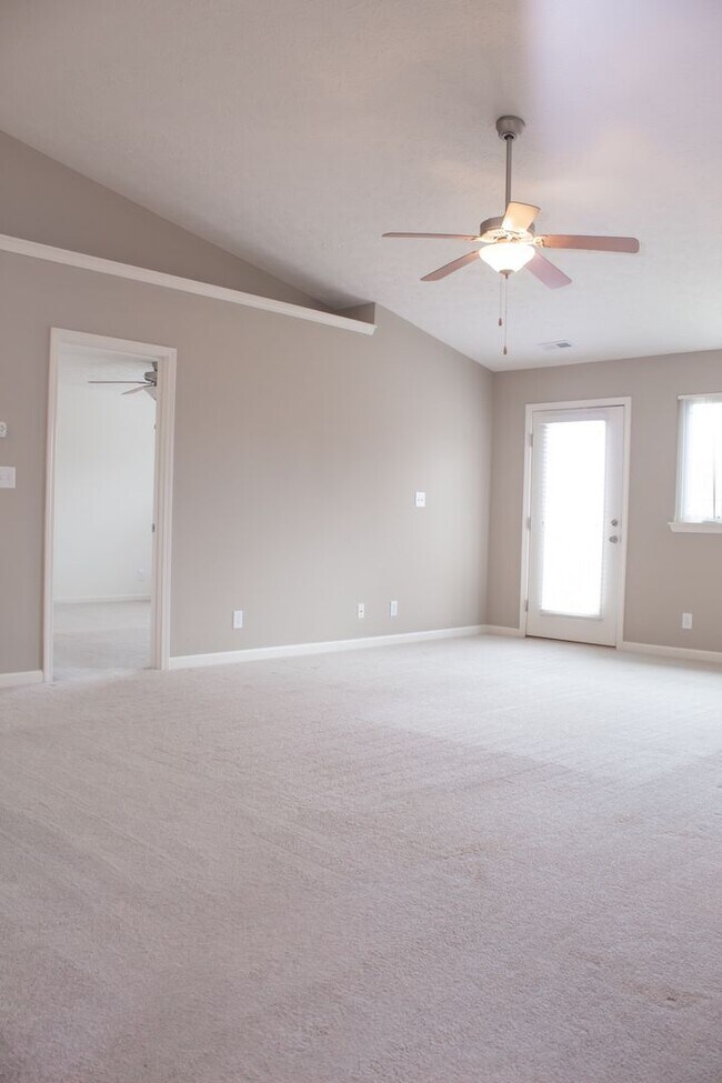 3 Bedroom, 2.5 Bathroom In Lindberg Village House Rental in West