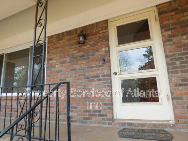 Foto del edificio - 2407 Summerland Dr