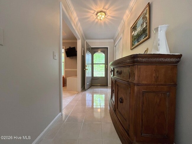 Building Photo - 100 Bridle Path Cir