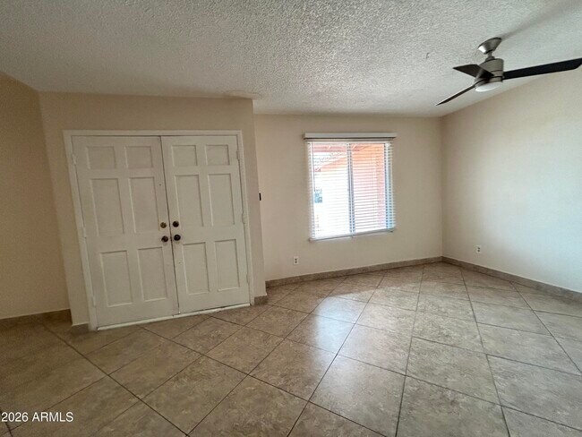 Building Photo - 4014 W Christy Dr