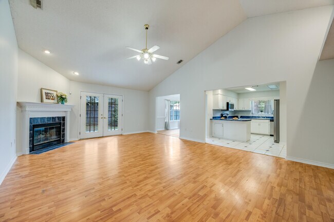 Foto del edificio - 2803 MacGregor Ln