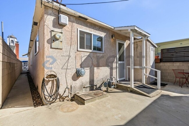 Building Photo - Unit B