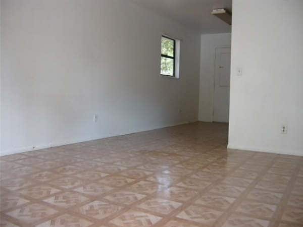 Foto del edificio - 527-609 Roger Williams Rd