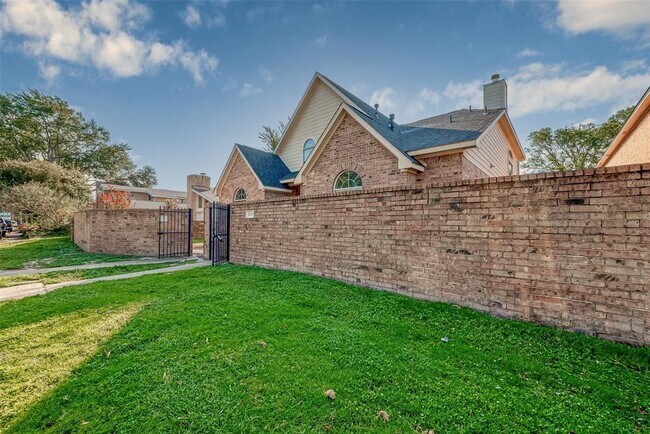 Building Photo - 4727 N Cashel Cir