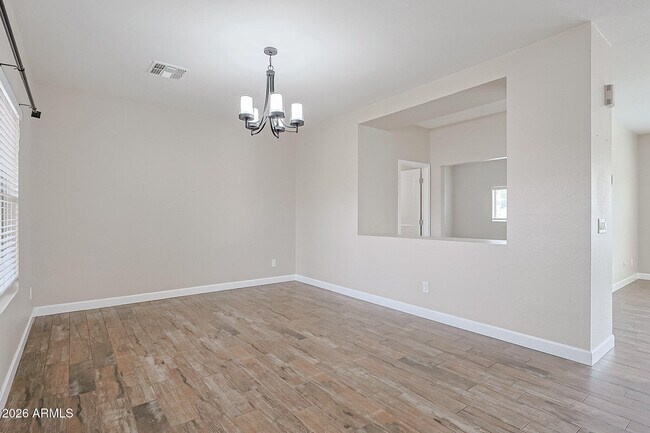 Foto del edificio - 15569 W Gelding Dr