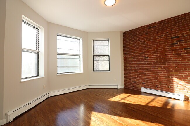 Foto del edificio - 15 Stearns Rd