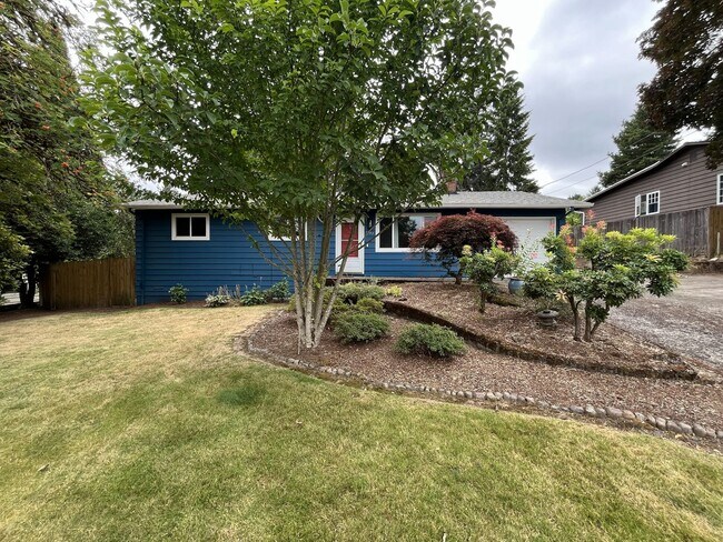 Foto del edificio - Beautiful 3-Bedroom West Linn Home with Bonus Room, Updated Kitchen and Large Fenced Yard