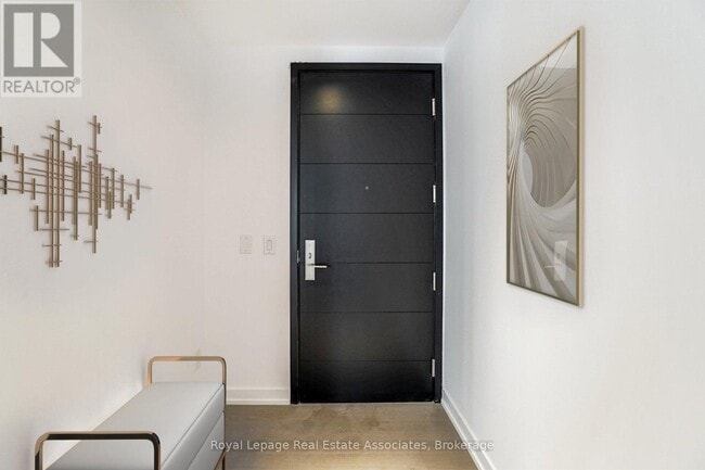 Building Photo - 488 University Ave