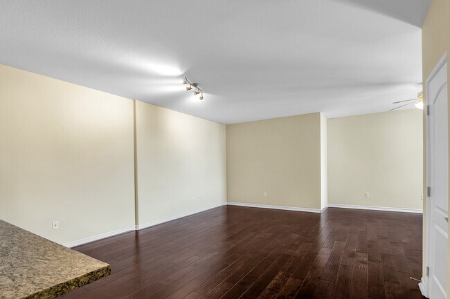 Foto del edificio - 629 Traction Ave