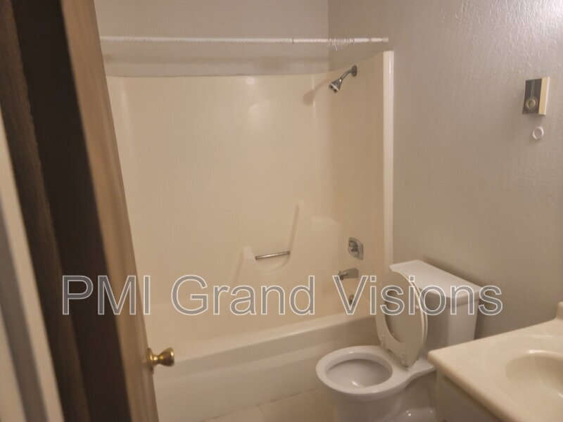 1305 18th St Unit 12, Charleston, IL 61920 Condo for Rent in