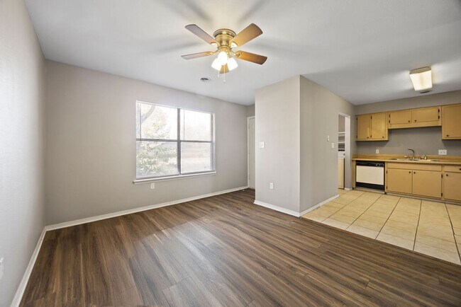 Building Photo - Cozy 2/1 Duplex Near I-49 and U of A