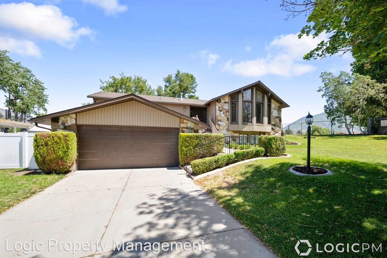 Primary Photo - 5 br, 3 bath House - 1585 E. Granada Drive